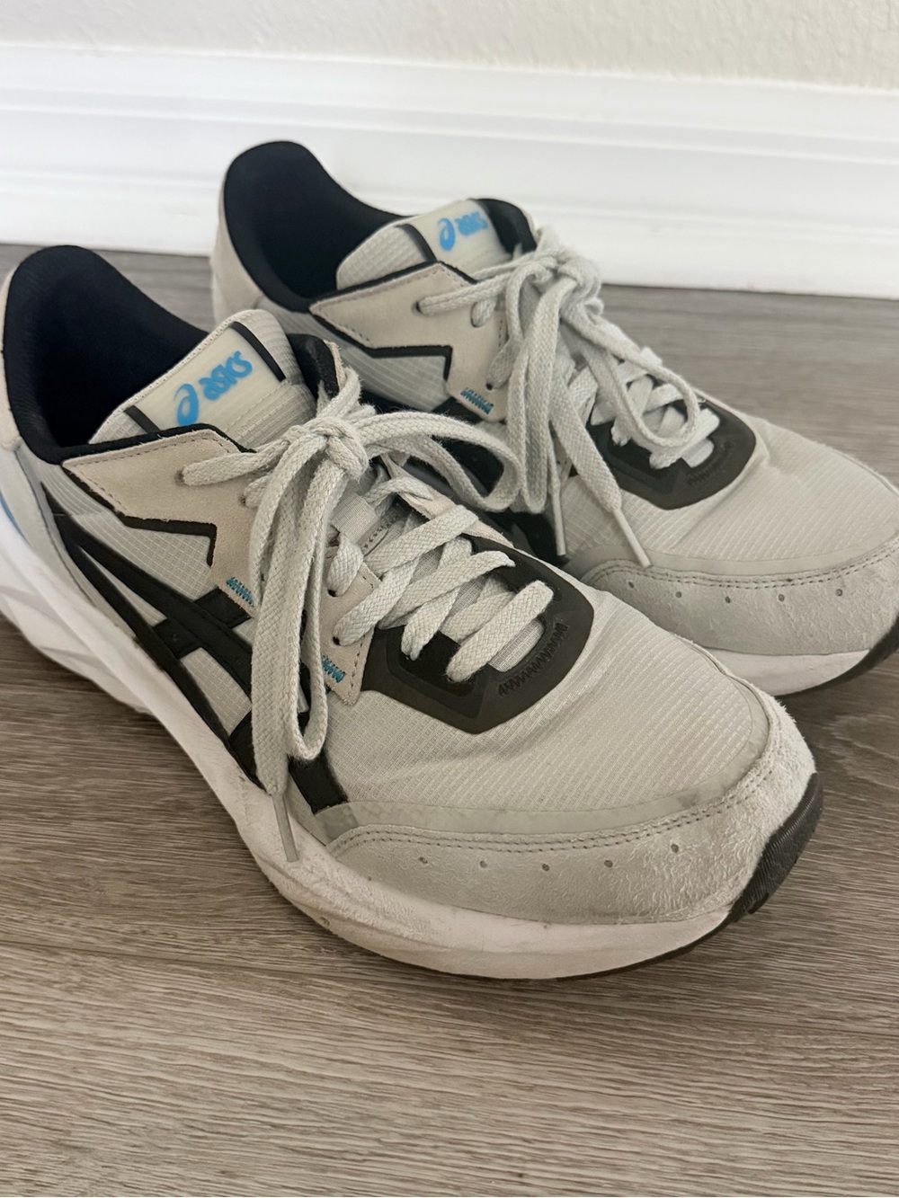 Asics Men's Tarther Blast Running Shoes - Light Gray and Black with Blue Logo